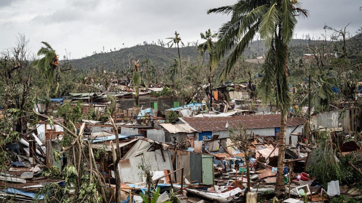 France imposes curfew for cyclone