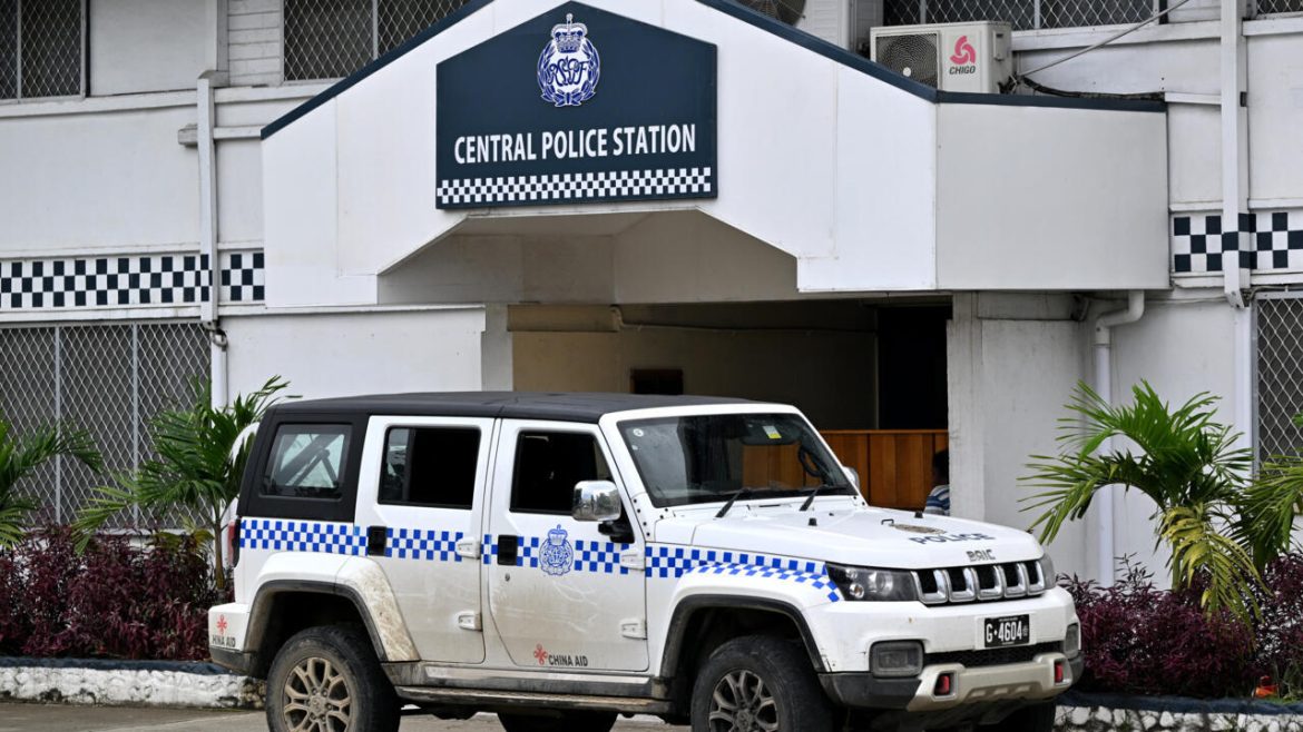 Australia agrees deal to finance, train Solomons police