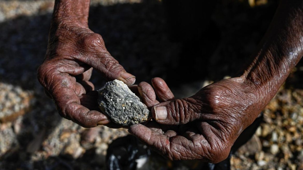 El Salvador Congress votes to end ban on metal mining