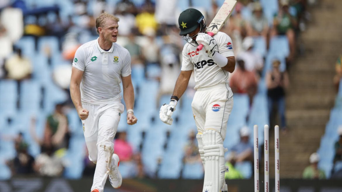 Paterson, Bosch give South Africa edge over Pakistan in first Test