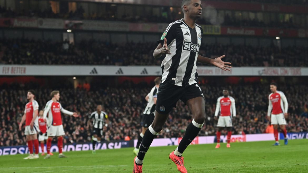 Newcastle win at Arsenal to put one foot in League Cup final