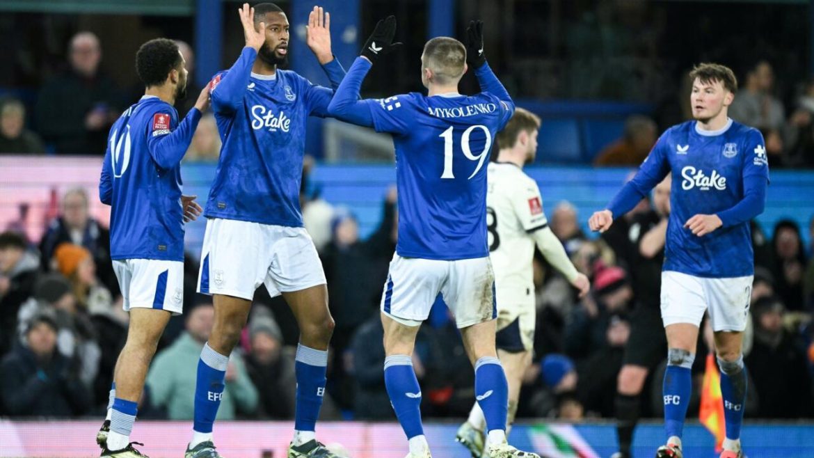 Everton advance in FA Cup after Dyche dismissal